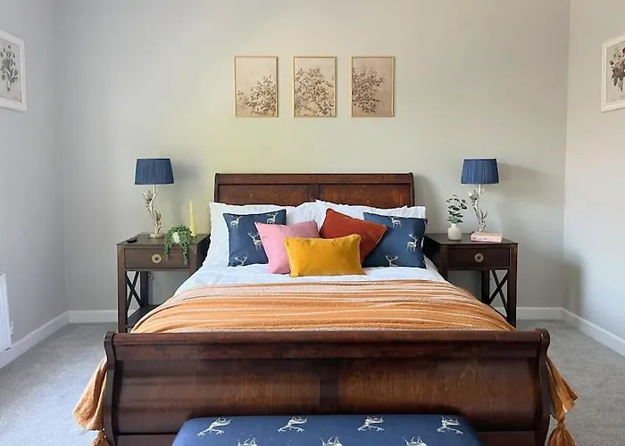 Artistic 3 Bed Home In Old Trafford Next To Mufc