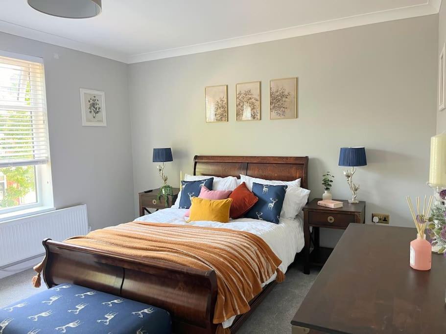 Artistic 3 Bed In Old Trafford Next To Mufc Holiday home Manchester