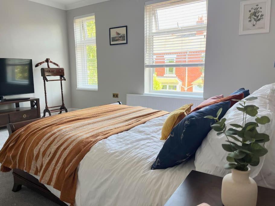 Artistic 3 Bed In Old Trafford Next To Mufc Holiday home