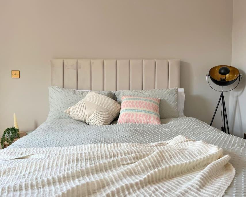 Artistic 3 Bed In Old Trafford Next To Mufc Holiday home *