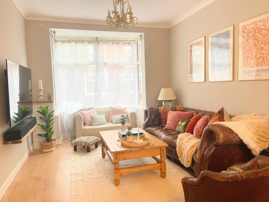 Holiday home Artistic 3 Bed In Old Trafford Next To Mufc *