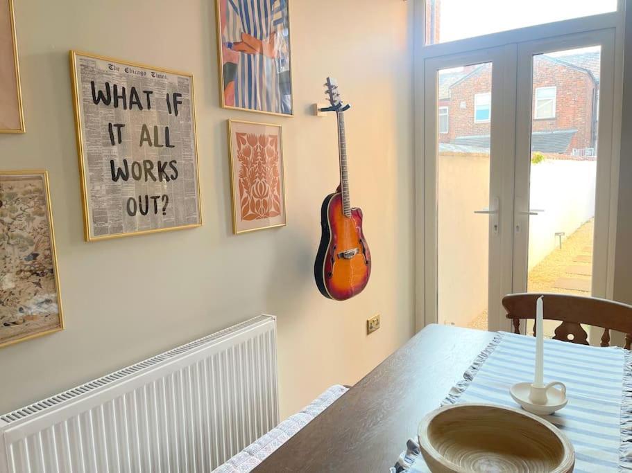 Artistic 3 Bed In Old Trafford Next To Mufc Holiday home Manchester
