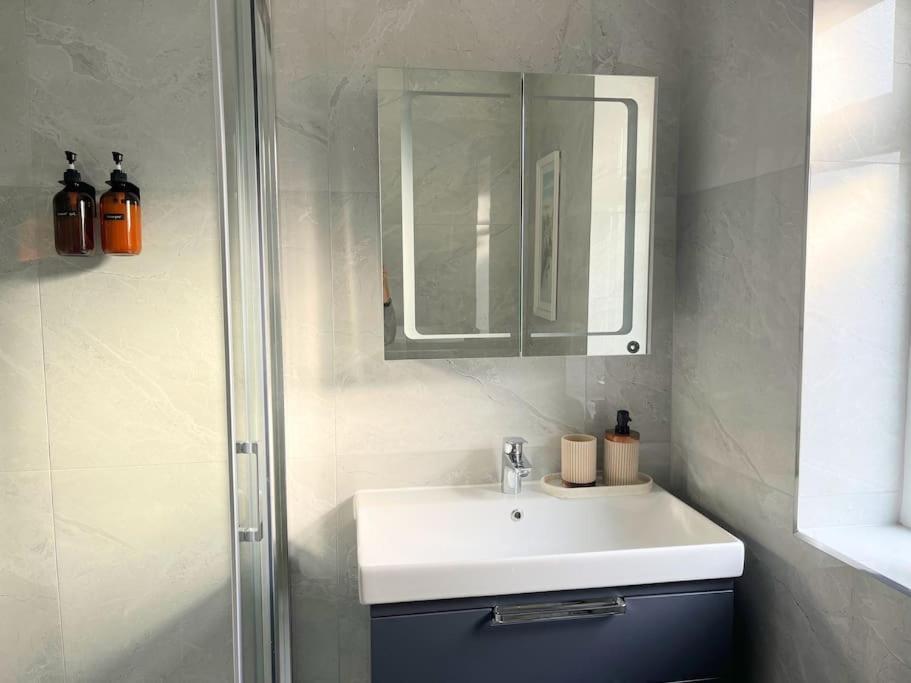 Artistic 3 Bed In Old Trafford Next To Mufc *